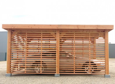 Belle protection offerte par ce carport issu d'une charpente en bois Douglas avec toit plat